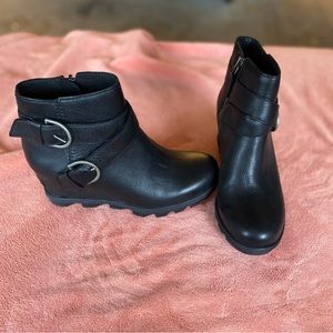 Sorel Joan of Ark Wedges Size 8